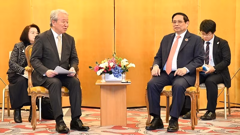  Le PM vietnamien, Pham Minh Chinh (à droite) reçoit le président de la JICA, Tanaka Akihiko. Photo : NDEL.