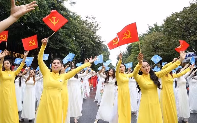 Fort de son histoire séculaire, l’ao dai est devenu la fierté du Vietnam et des Vietnamiennes en particulier.