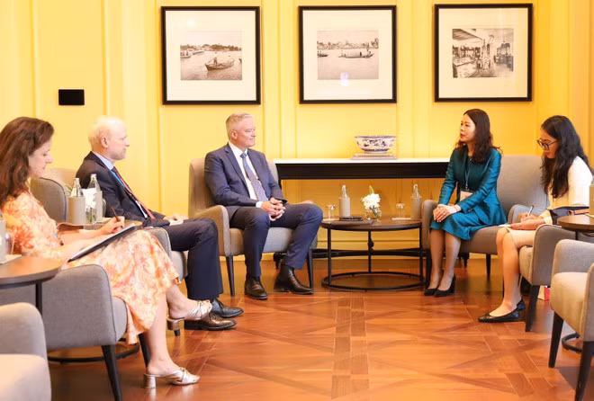 Rencontre entre la vice-ministre Nguyen Minh Hang et le Secrétaire général de l'OCDE. Photo : ministère des Affaires étrangères.