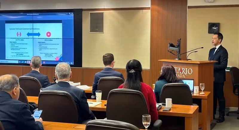 Lors du séminaire pour préparer la prochaine visite de la délégation commerciale du Canada au Vietnam en mars. Photo : VNA.