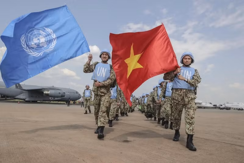 L’équipe du génie N°2 du Vietnam partant pour des tâches au sein de la Force intérimaire de sécurité des Nations Unies pour Abyei (FISNUA). Photo : VNA. L’équipe du génie N°2 du Vietnam partant pour des tâches au sein de la Force intérimaire de sécurité des Nations Unies pour Abyei (FISNUA). Photo : VNA.