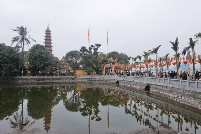 La pagode Trân Quôc a ressorti ses lanternes pour le Têt Nguyên Tiêu. Photo : VNA.