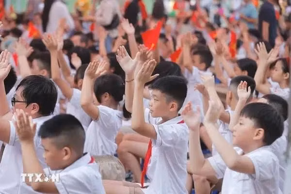 Les élèves du primaire de Gia Quât, arrodissement de Long Biên. Photo : VNA.