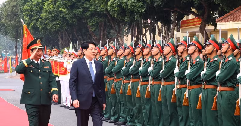 Le président Luong Cuong rend visite au Corps d’armée 12. Photo : VNA.