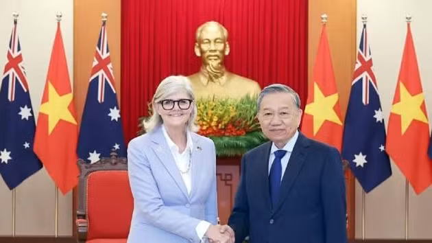 Le secrétaire général du Comité central du Parti communiste du Vietnam et président vietnamien, To Lam, et la gouverneure générale d’Australie, Sam Mostyn. Photo : VNA.