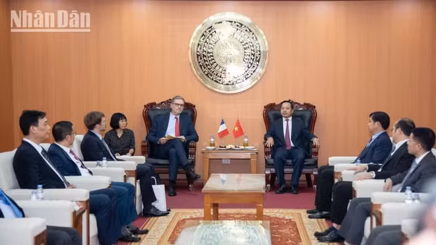 Les deux parties ont partagé une même conviction : les mémoires historiques communes constituent le fondement de la construction d’un avenir durable. (Photo : nhandan.vn)