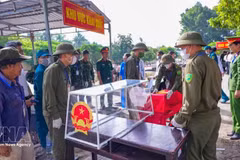 Prélèvement d’échantillons sur des restes de martyrs en vue d’analyses ADN au cimetière des martyrs de Duong Minh Chau. Photo : VNA.
