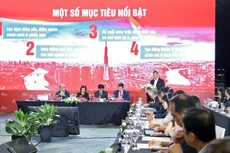 Lors de la tables rondes ministérielles autour du thème : « Libérer le potentiel - Construire l’avenir du Vietnam ». Photo : NDEL