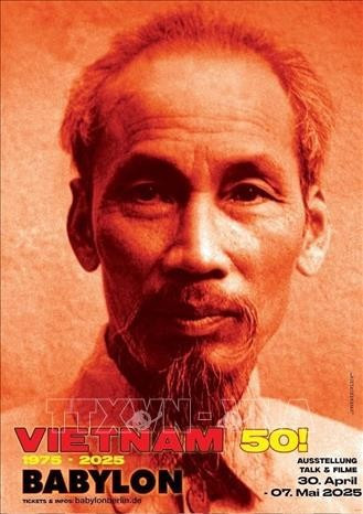 Une photo du Président Ho Chi Minh à l&apos;exposition. Photo : VNA