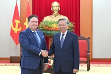 Le secrétaire général du Parti communiste du Vietnam, To Lam (droite), reçoit l'ambassadeur des États-Unis, Marc Knapper, venu lui dire au revoir au terme de son mandat au Vietnam. Photo : NDEL.