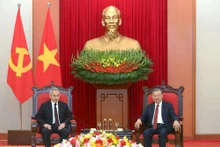 Le secrétaire général To Lam (à droite) et Sergueï Choïgou, secrétaire du Conseil de sécurité de la Fédération de Russie. Photo : VNA.