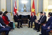 Le secrétaire général du PCV Tô Lâm (droite) et le vice-Premier ministre britannique David Lammy. Photo : VNA.