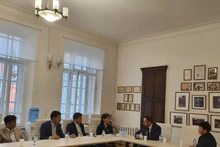 Les représentants de la Maison d’édition de l’Éducation du Vietnam en visite de travail à la maison d’édition MGU (Université d’État de Moscou M.V. Lomonossov). Source : Maison d’édition de l’Éducation du Vietnam.