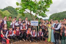 Le Premier ministre lance la construction d’une école dans la commune frontalière de Tay Giang