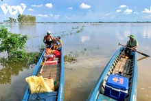 Les habitants s’activent à préparer leurs filets et autres engins de pêche pour aller récolter les ressources aquatiques offertes par la crue.