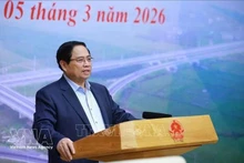 Le PM Pham Minh Chinh préside une conférence sur le développement de l'économie des seniors