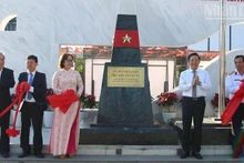 Inauguration de la plaque commémorative du Comité populaire de la zone spéciale de Hoang Sa. Photo : NDEL.