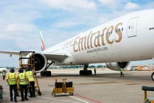 Emirates, la plus grande compagnie aérienne du Moyen-Orient, a annulé tous ses vols, y compris ceux à destination du Vietnam. Photo : znews.