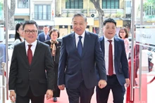 Le secrétaire général To Lam prend part à la cérémonie.