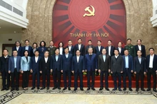 Le secrétaire général To Lam, aux côtés des dirigeants du Parti et de l’État ainsi que des délégués, lors de la séance de travail.