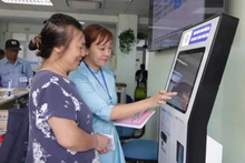 L'enregistrement des consultations et des traitements médicaux à l'hôpital de Dong Da, à Hanoï. Photo : NDEL.