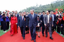 [Photos] Le secrétaire général du Parti au lancement de la construction d’écoles internats en zones frontalières