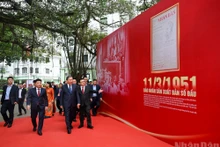 [Photos] Le secrétaire général To Lam en visite de travail au Journal Nhân Dân