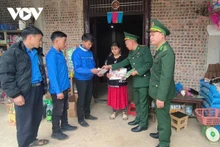 À Tuyen Quang, les cartes d’électeur remises aux habitants jusque dans les villages isolés