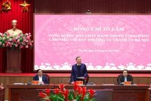 Le secrétaire général du PCV, To Lam, s’exprime lors de la séance de travail avec la permanence du Comité du Parti de Hanoi, le 10 janvier. Photo : VNA.