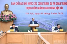 Le Premier ministre Pham Minh Chinh préside la réunion.