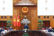 Le Premier ministre Pham Minh Chinh (debout) préside la deuxième réunion du Comité directeur gouvernemental pour la gestion et l’administration macroéconomiques, à Hanoi, le 26 janvier. Photo : VNA.