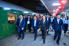 [Photos] Réveillon du Nouvel An à bord du « Train du Bonheur » : un voyage de partage et de retrouvailles