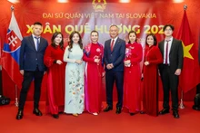 Le personnel de l’ambassade du Vietnam en Slovaquie. Photo : baoquocte. Photo : baoquocte.