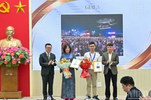 Les œuvres « Hanoi – une ville belle et moderne » de l’auteure Tran Thu Ha et « L’ère de l’essor » de l’auteur Nguyen Van Trung ont remporté le prix A du concours.