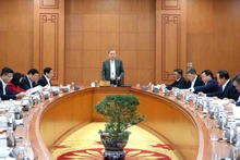 Le secrétaire général To Lam préside une séance de travail avec la permanence des sous-comités du XIVᵉ Congrès national du Parti.