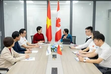 Les participants à la table ronde. Source : VNA.