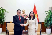 La vice-ministre des Affaires étrangères Le Thi Thu Hang et le directeur du Département de la presse, porte-parole du ministère des Affaires étrangères du Laos, Bounthala Panyavichith. Photo : baoquocte
