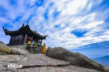 La splendeur majestueuse du mont sacré Yen Tu