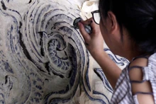 Des stèles aux empreintes : le patrimoine vietnamien au service de la création contemporaine