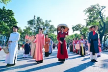La Journée Viêt phục “Bac Hoa Bô Hành” offre une reconstitution vivante de l’ensemble des costumes traditionnels vietnamiens.