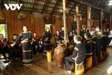 La maison longue Ê Đê, au-delà d’un espace de vie, demeure le centre des rites spirituels et de la culture communautaire. Photo : VOV.
