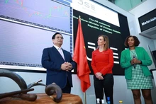 Le Premier ministre Pham Minh Chinh prend la parole lors de la cérémonie d’ouverture de la séance de cotation à la Bourse de Johannesburg. (Photo : VGP/Nhat Bac)