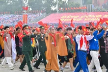 Défilé du contigent du Front de la Patrie sur la place Ba Dinh, à Hanoi, le 2 septembre. Photo: NDEL