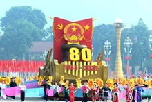 Lors de la célébration du 80e anniversaire de la Fête nationale sur la place Ba Dinh. Photo: NDEL