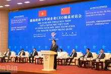 Le vice-Premier ministre Mai Van Chinh s'exprime lors de la conférence.