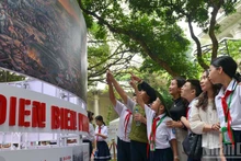 La campagne de communication multicanal marquant le 70e anniversaire de la Victoire de Dien Bien Phu, menée par le journal Nhan Dan, a attiré un large public. Photo : The Dai.