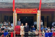 Le maire Ako Kazuhiko prend la parole lors de l’échange culturel. Photo : HueNgayNay.