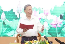 Le secrétaire général Tô Lâm s’exprime lors de sa réunion avec la Commission de la sensibilisation, de l’éducation et de la mobilisation des masses du Comité central du Parti communiste du Vietnam, à Hanoi, le 11 juin. Photo : VNA.