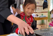 Les enfants sont très enthousiastes à propos du cours d’informatique. Photo : LDO.