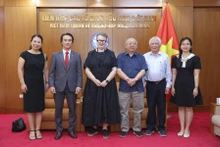 Les délégués posent pour une photo souvenir. Photo : Dinh Hoa.